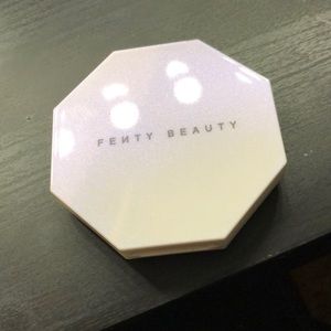 Fenty beauty highlighter in metal moon